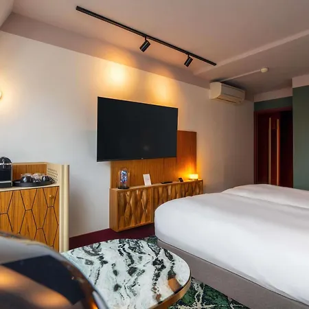 Maison Louise Centre - Handwritten Collection ליל