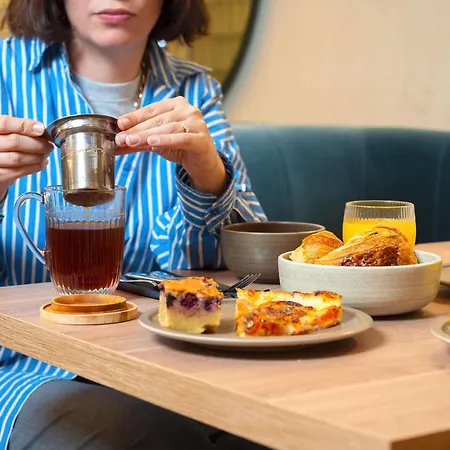 Maison Louise Centre - Handwritten Collection