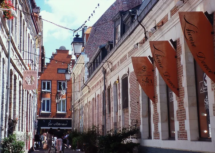 Maison Louise Centre - Handwritten Collection