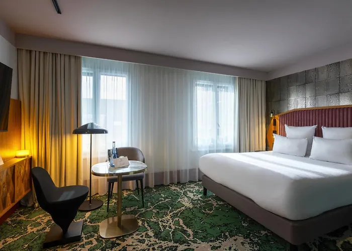 Maison Louise Centre - Handwritten Collection Lila