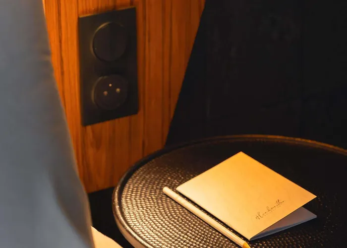 Maison Louise Centre - Handwritten Collection