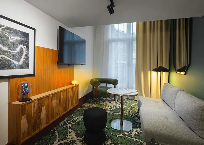 Maison Louise Centre - Handwritten Collection 4*