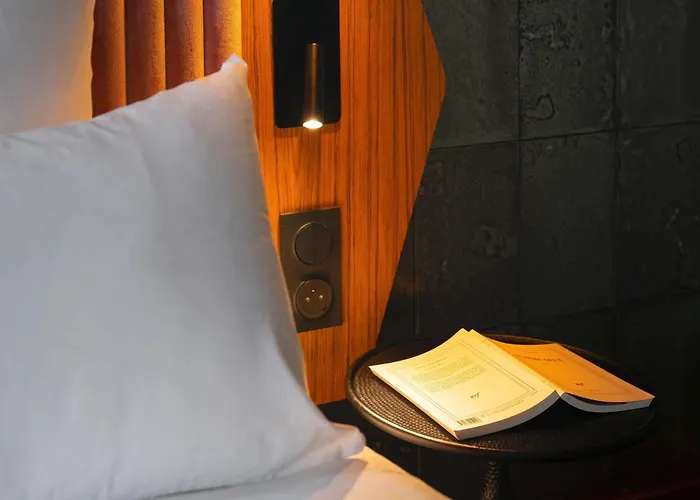 Maison Louise Centre - Handwritten Collection