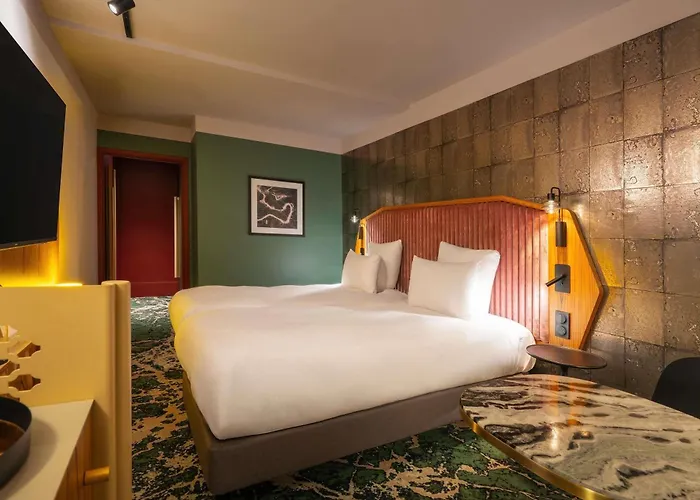 Maison Louise Centre - Handwritten Collection