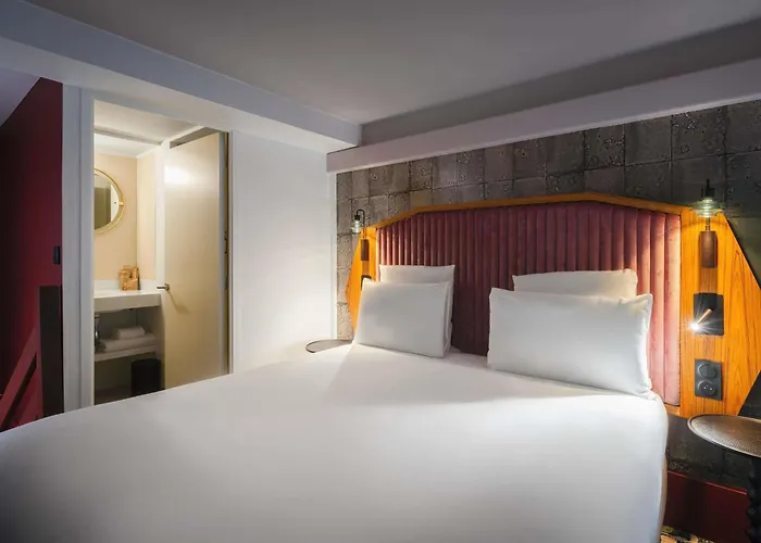 Maison Louise Centre - Handwritten Collection 4*