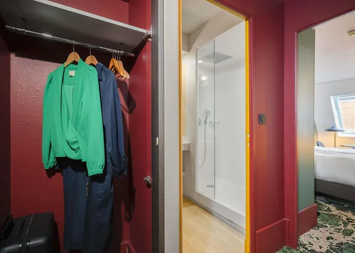 Maison Louise Centre - Handwritten Collection