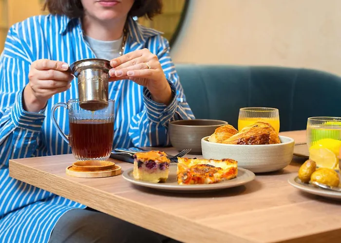 Maison Louise Centre - Handwritten Collection