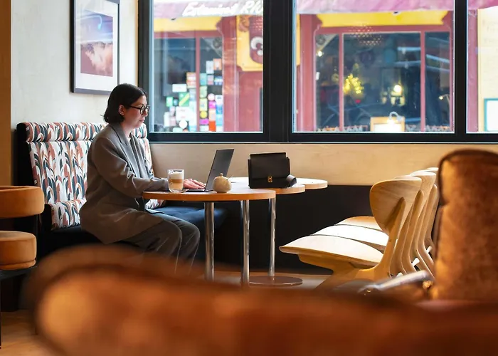 Maison Louise Centre - Handwritten Collection